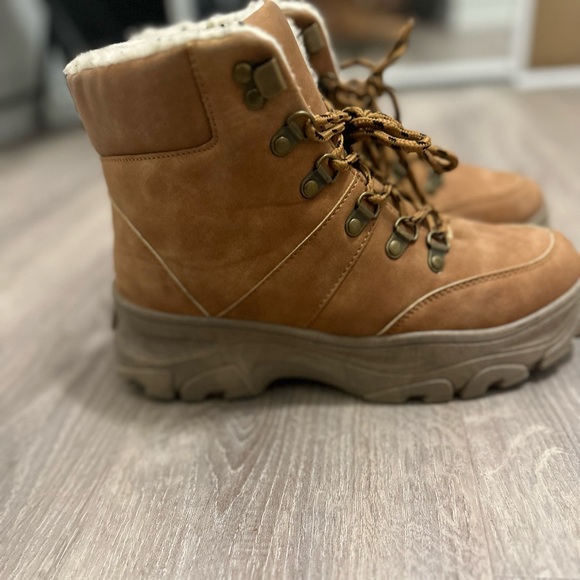 Winter Hiking Boots - Picture 2 of 6